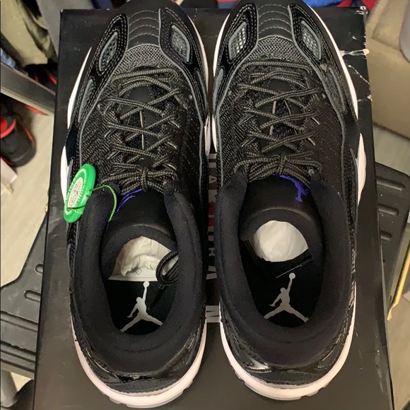 ⚠️ Brand New Rare Jordan 11 low IE size 9 men’s - Picture 7 of 11
